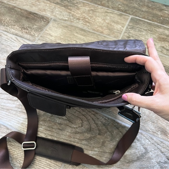 NWT! Mancini 100% Leather, Flap Messenger Bag for Laptops and Tablets, Brown - Picture 13 of 13
